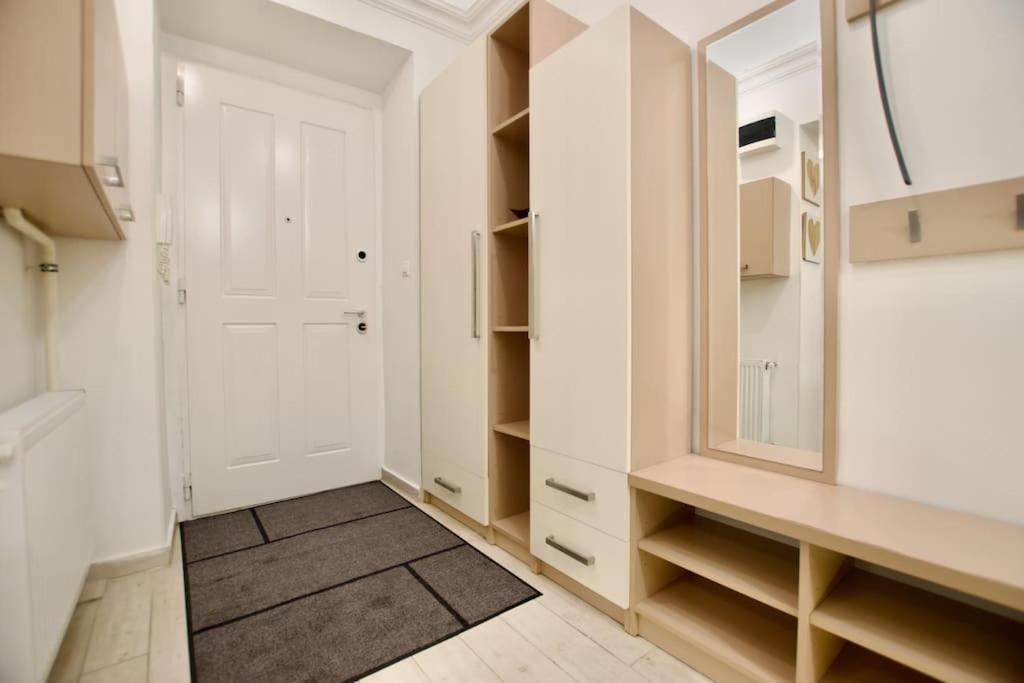 Standard Apartment By Hi5- Podmaniczky Street Βουδαπέστη Εξωτερικό φωτογραφία